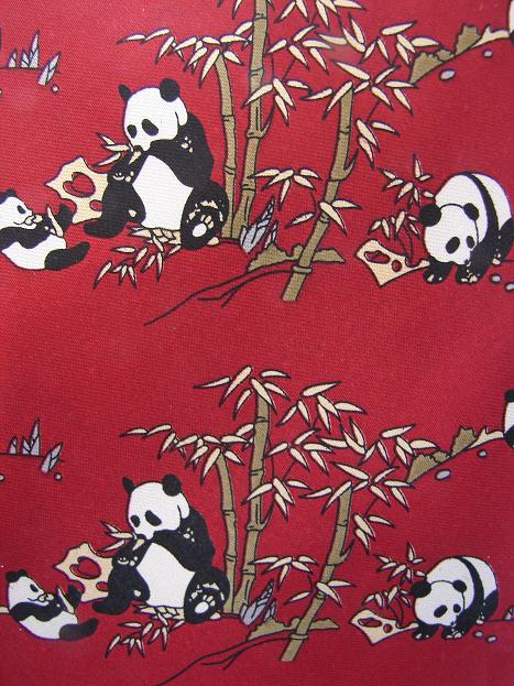 中国シルク製パンダ柄ネクタイ(柄大紅色)